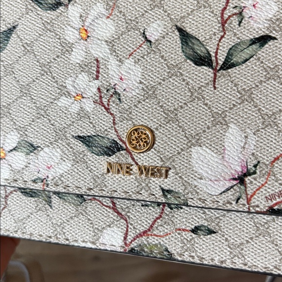 Nine West floral crossbody purse - Picture 2 of 10